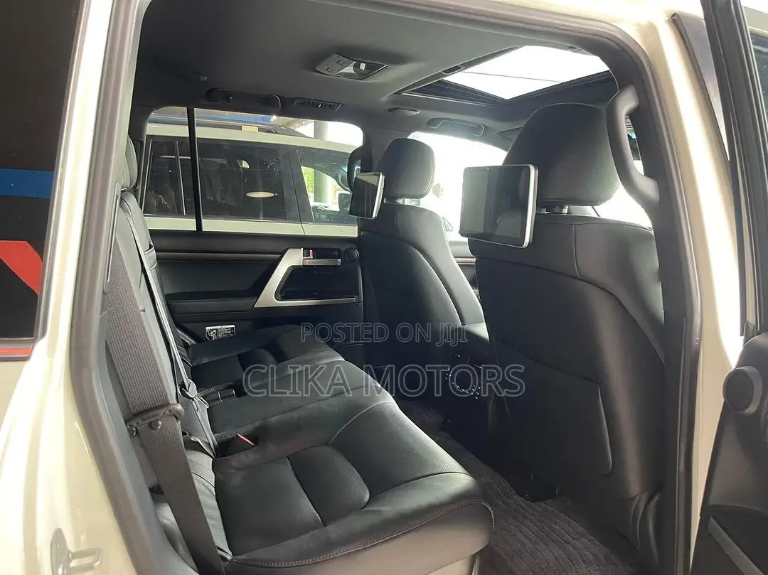 Toyota Land Cruiser 4.6 V8 ZX 2016 White