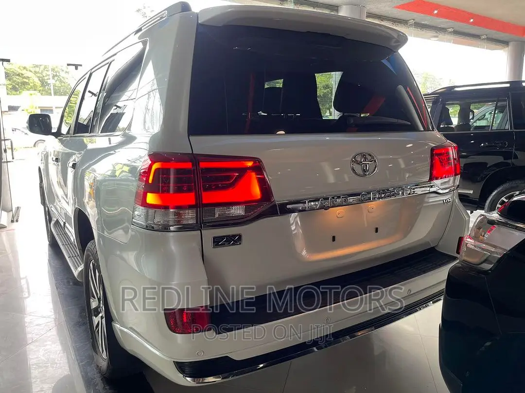 Toyota Land Cruiser 4.6 V8 ZX 2016 White