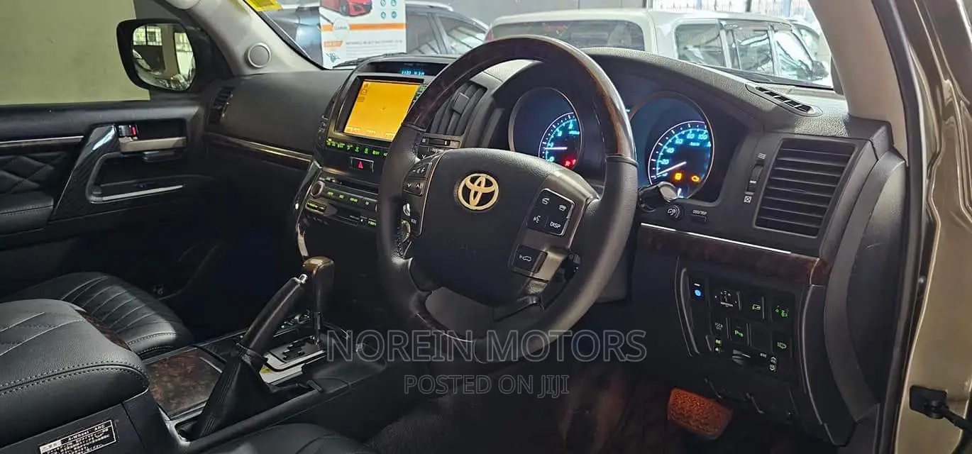 Toyota Land Cruiser 2010 Green