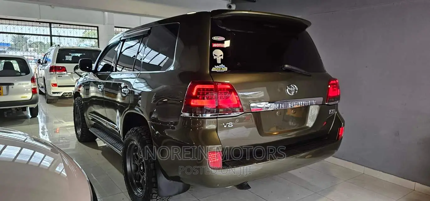 Toyota Land Cruiser 2010 Green
