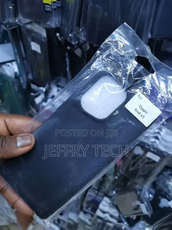OPPO Find X5 Silicone Case - Black