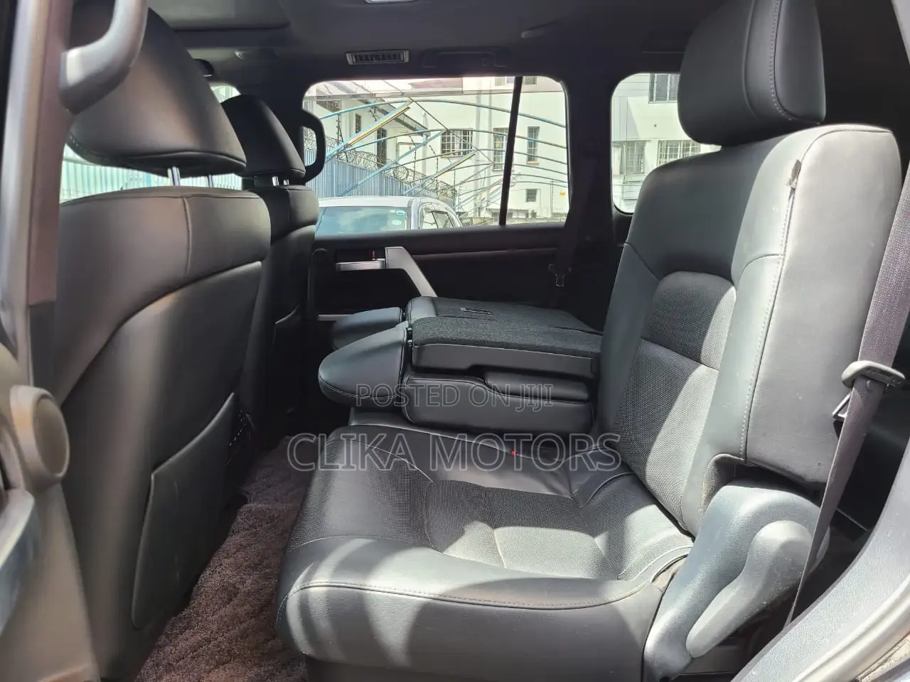 Toyota Land Cruiser 4.6 V8 AX 2016 Black