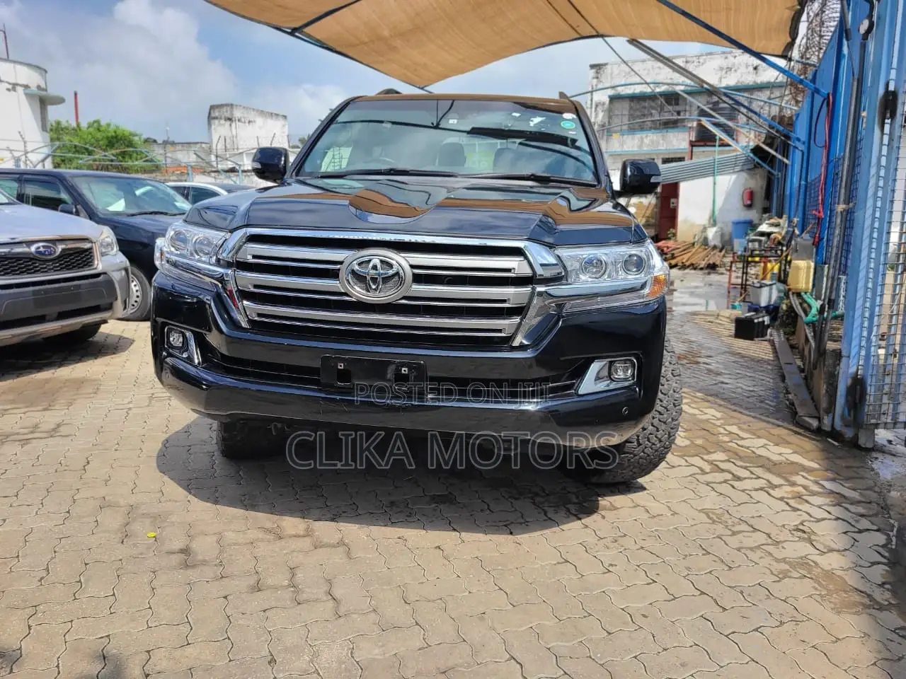 Toyota Land Cruiser 4.6 V8 AX 2016 Black