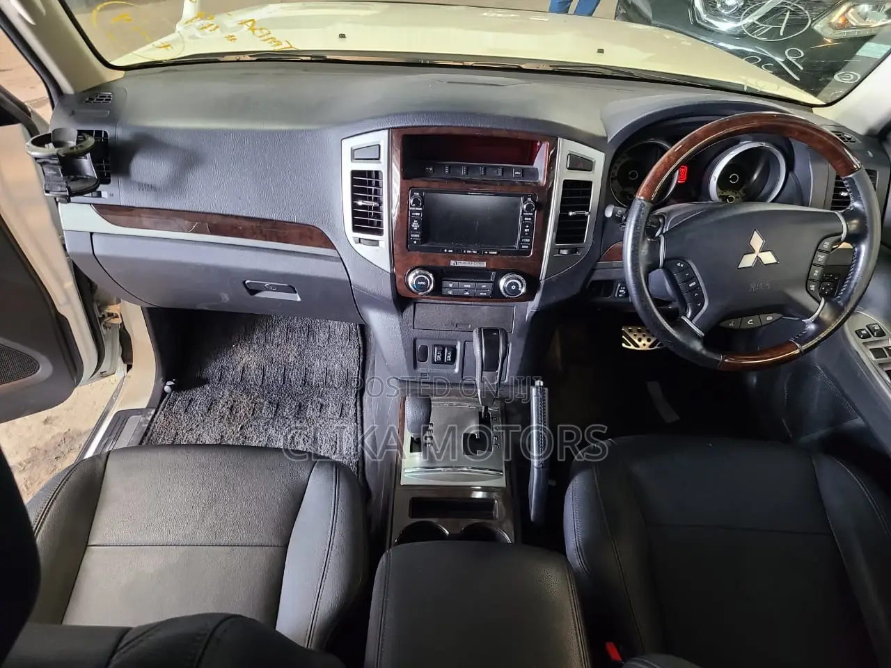 Mitsubishi Pajero V80 3.2 DI-D 2016 White