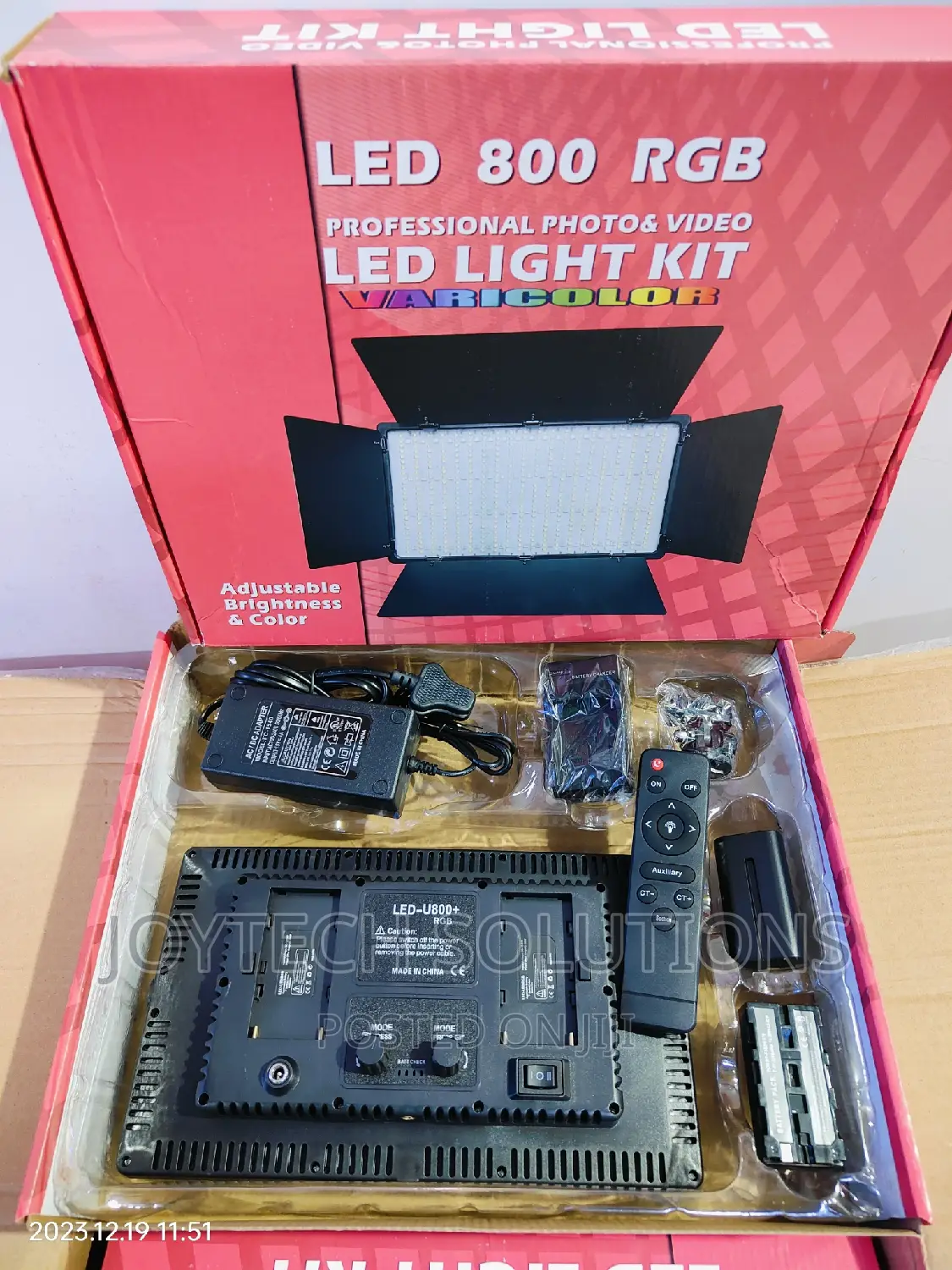 Vedio/Photo Lights LED UC 800+ ( RGB ) Multi Color 2 Batt