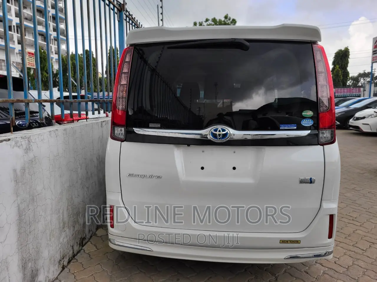 Toyota Esquire 1.8 FWD Hybrid (7 seater) 2016 Pearl