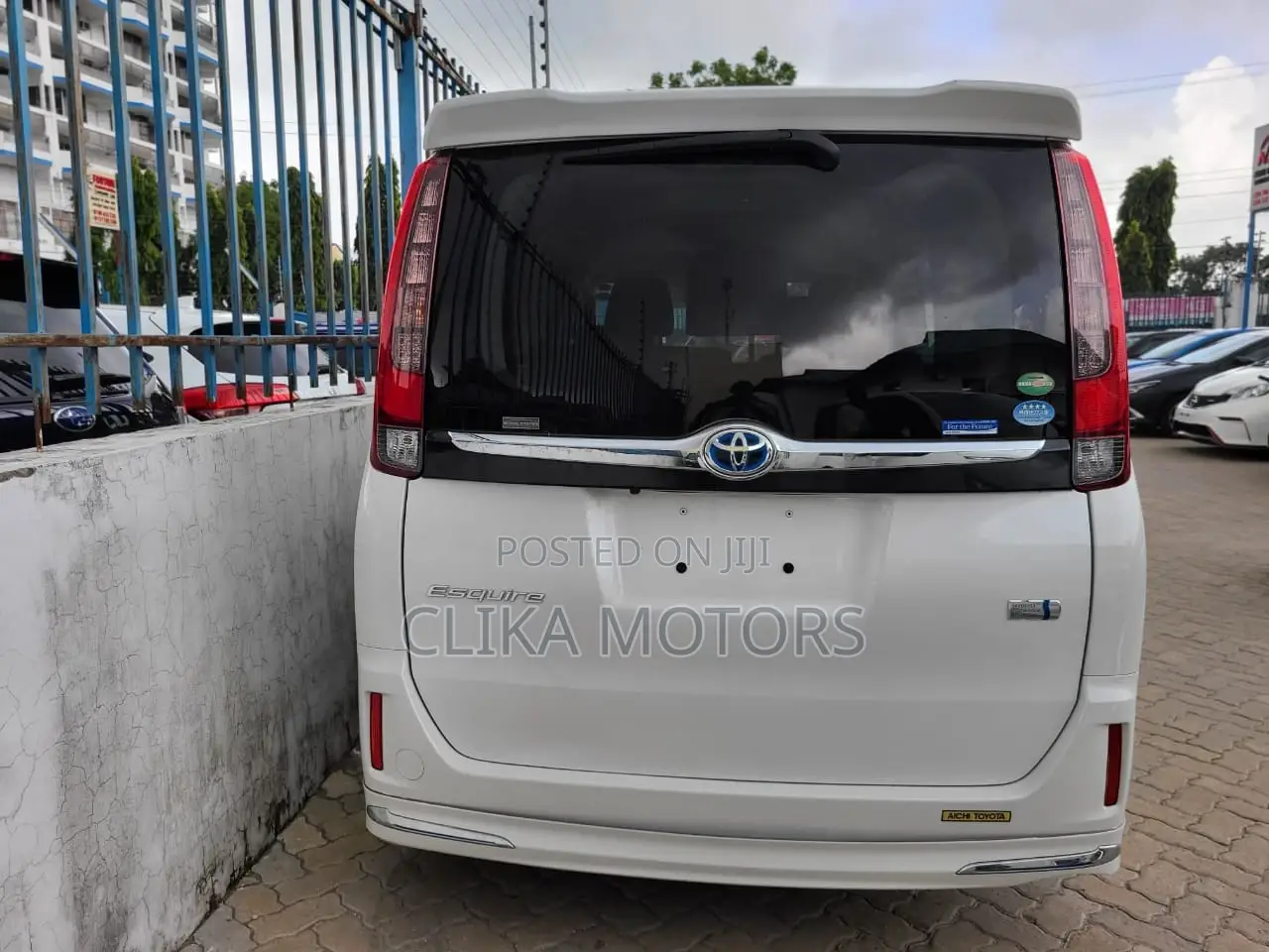 Toyota Esquire 1.8 FWD Hybrid (7 seater) 2016 Pearl