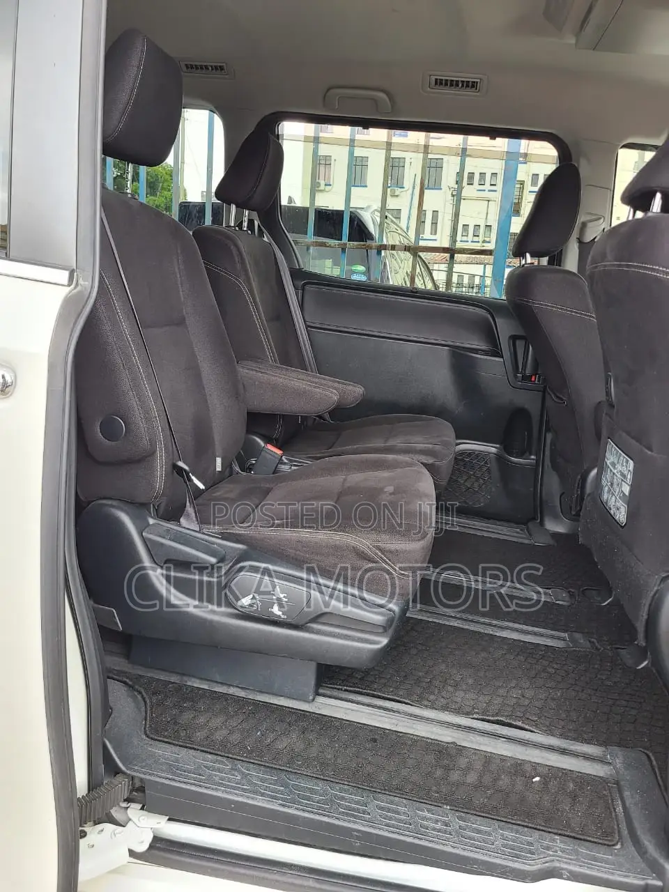 Toyota Esquire 1.8 FWD Hybrid (7 seater) 2016 Pearl