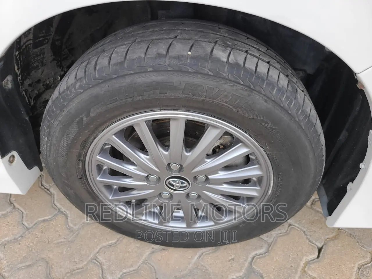 Toyota Esquire 1.8 FWD Hybrid (7 seater) 2016 Pearl
