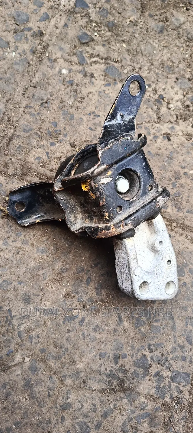 Toyota Fielder, Nze, Axio 1nz,2nz Engine Mount Right Side.