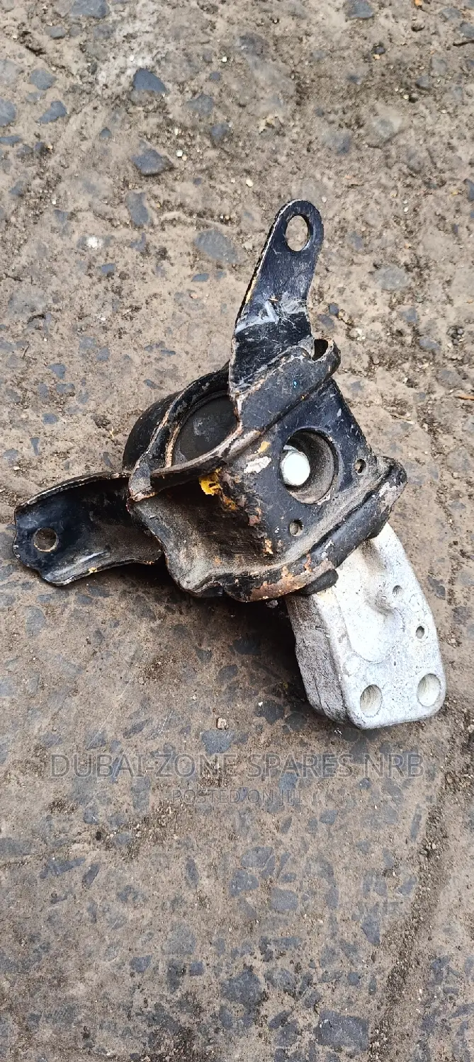 Toyota Fielder, Nze, Axio 1nz,2nz Engine Mount Right Side.