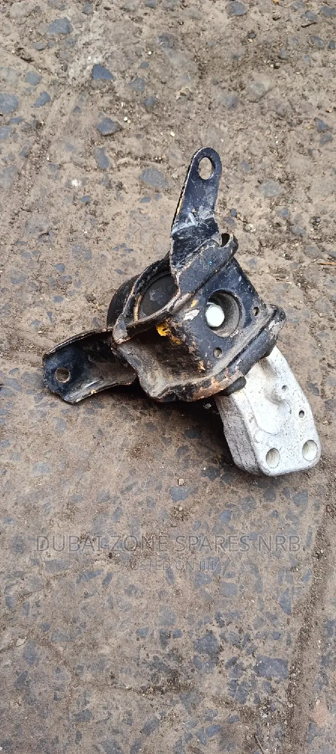 Toyota Fielder, Nze, Axio 1nz,2nz Engine Mount Right Side.