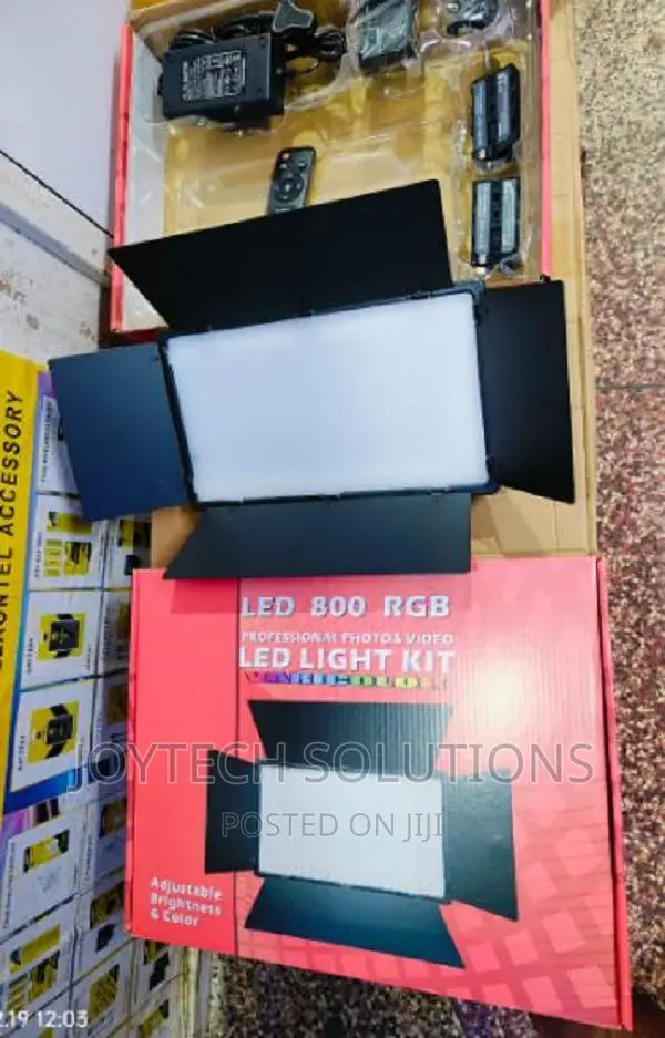 NEWER Led 800 Video Light With 2battery,Charger and Adapter