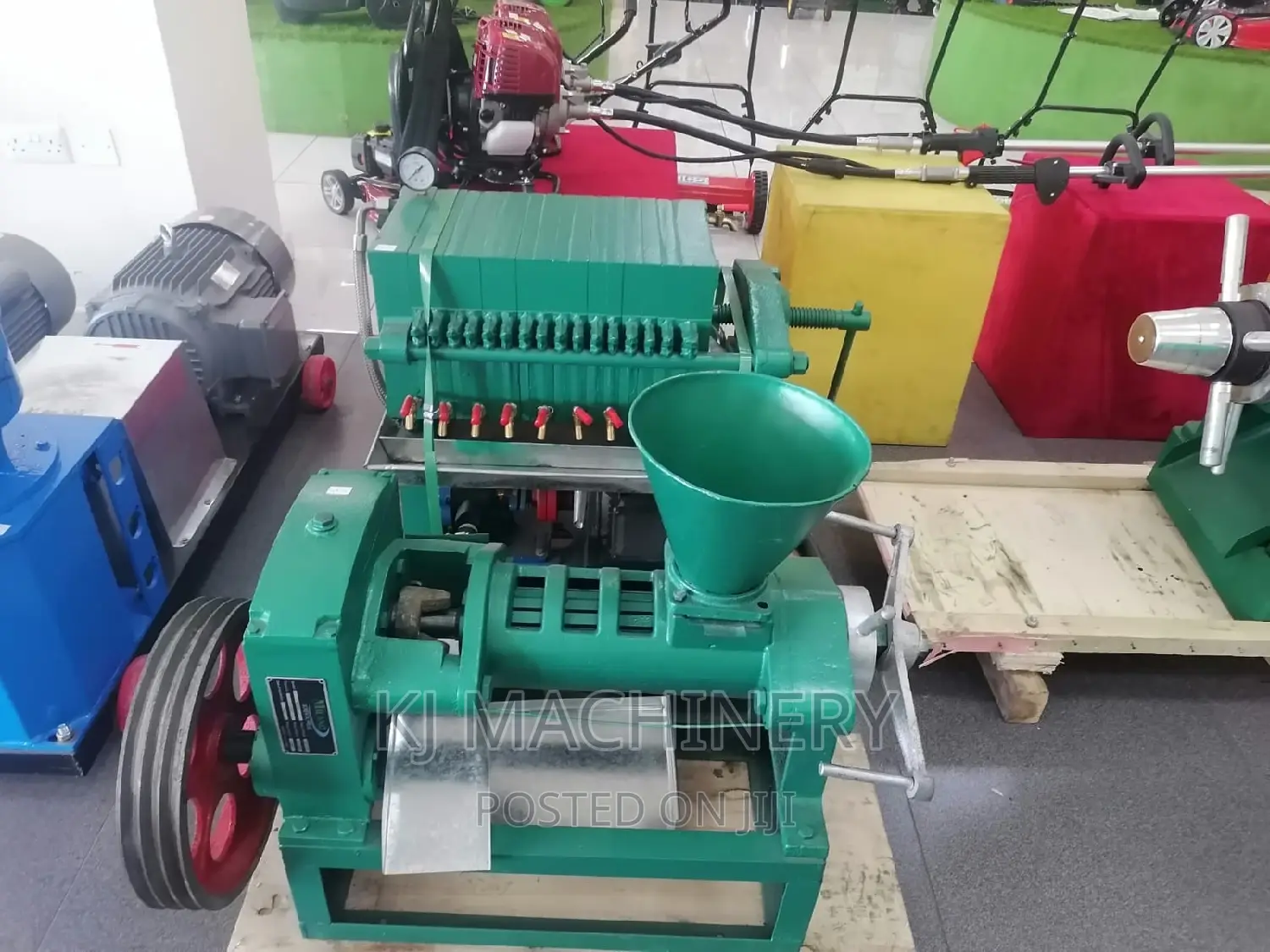 Screw Oil Pressing Machine -1-1.5tonnes Per Day Production