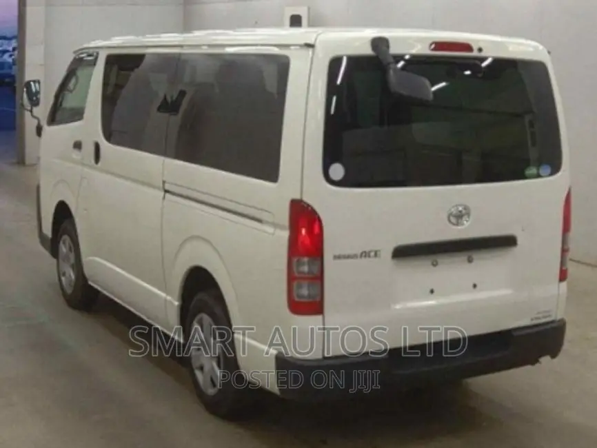 Toyota HiAce 2016 White