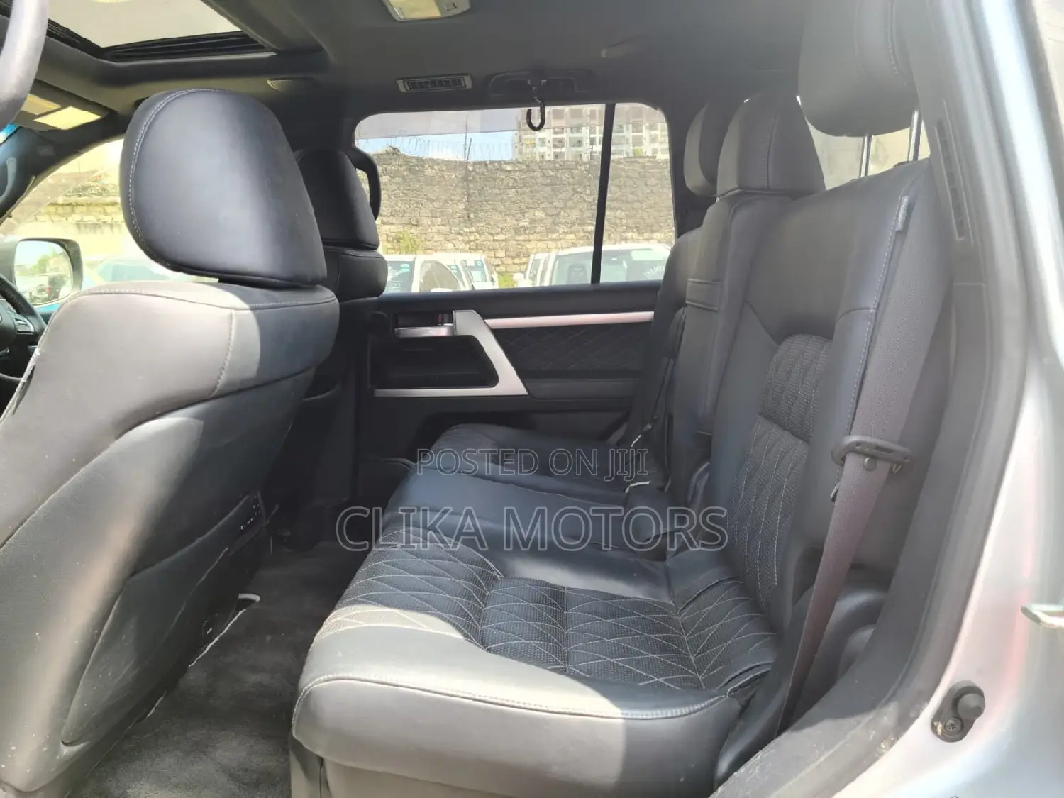 Toyota Land Cruiser 4.6 V8 ZX 2016 Silver