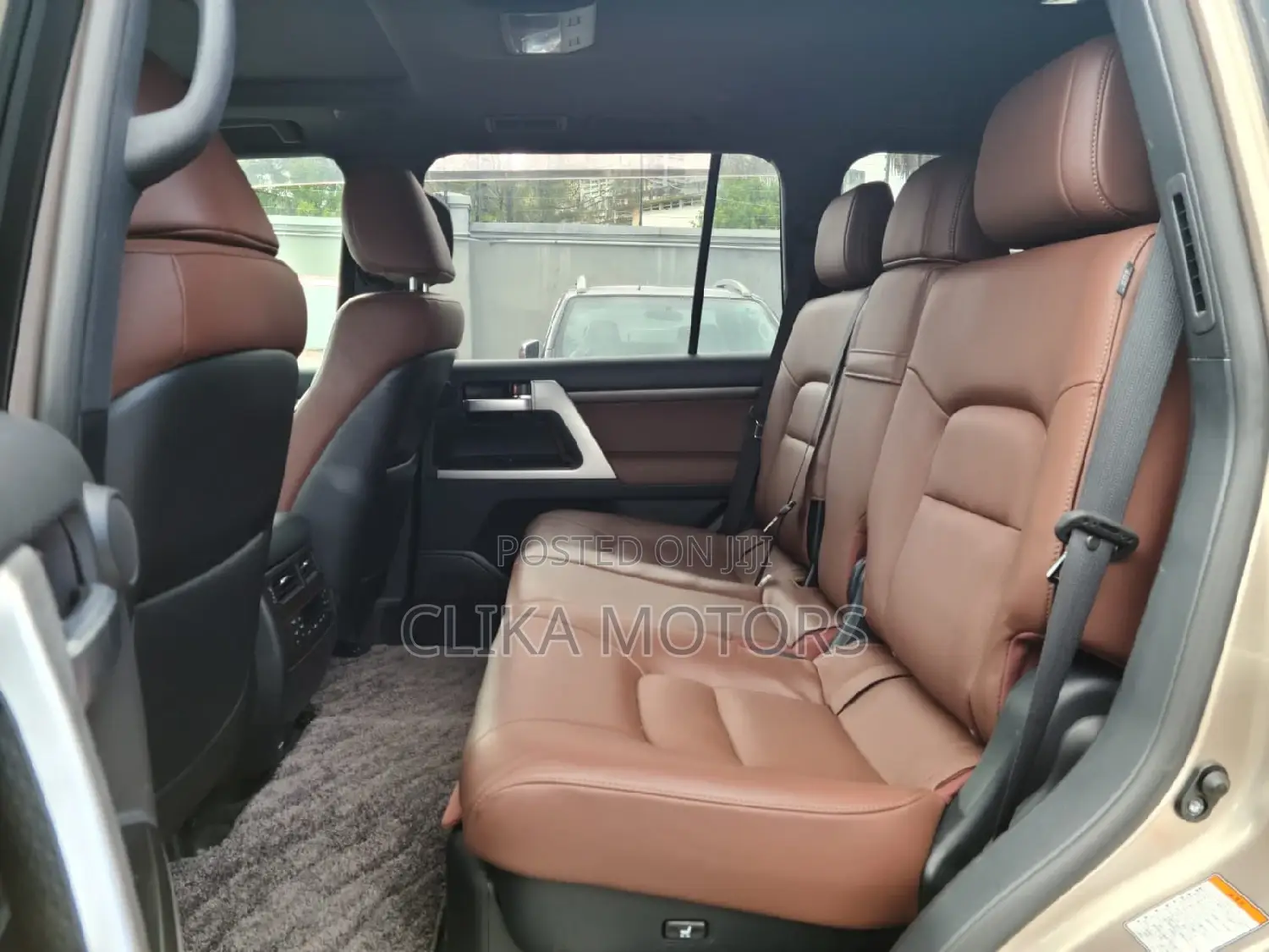 Toyota Land Cruiser 4.6 V8 ZX 2016 Gold