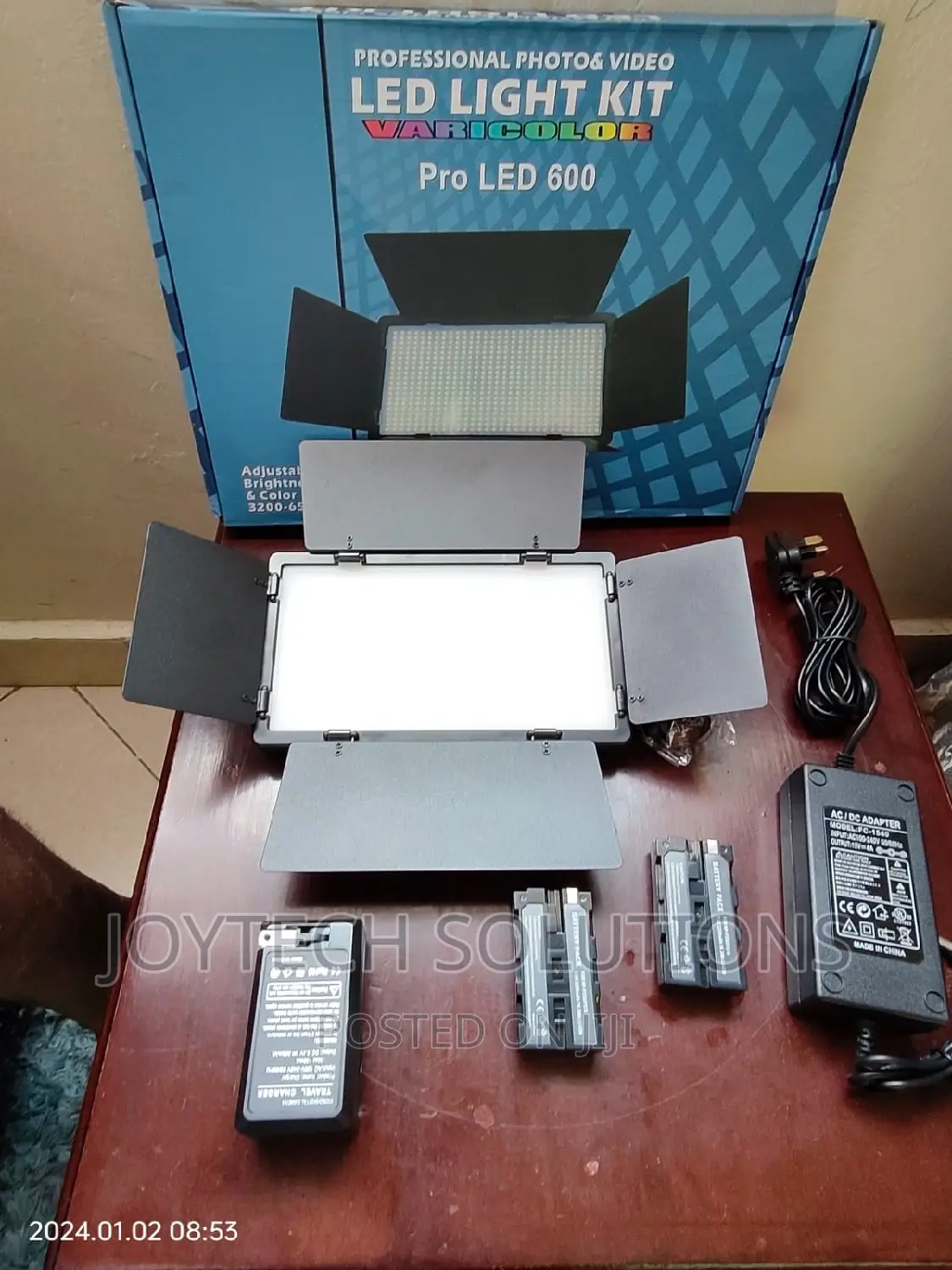 New Arrival Led 600 Pro Studio Light Rechargeable and Tripod