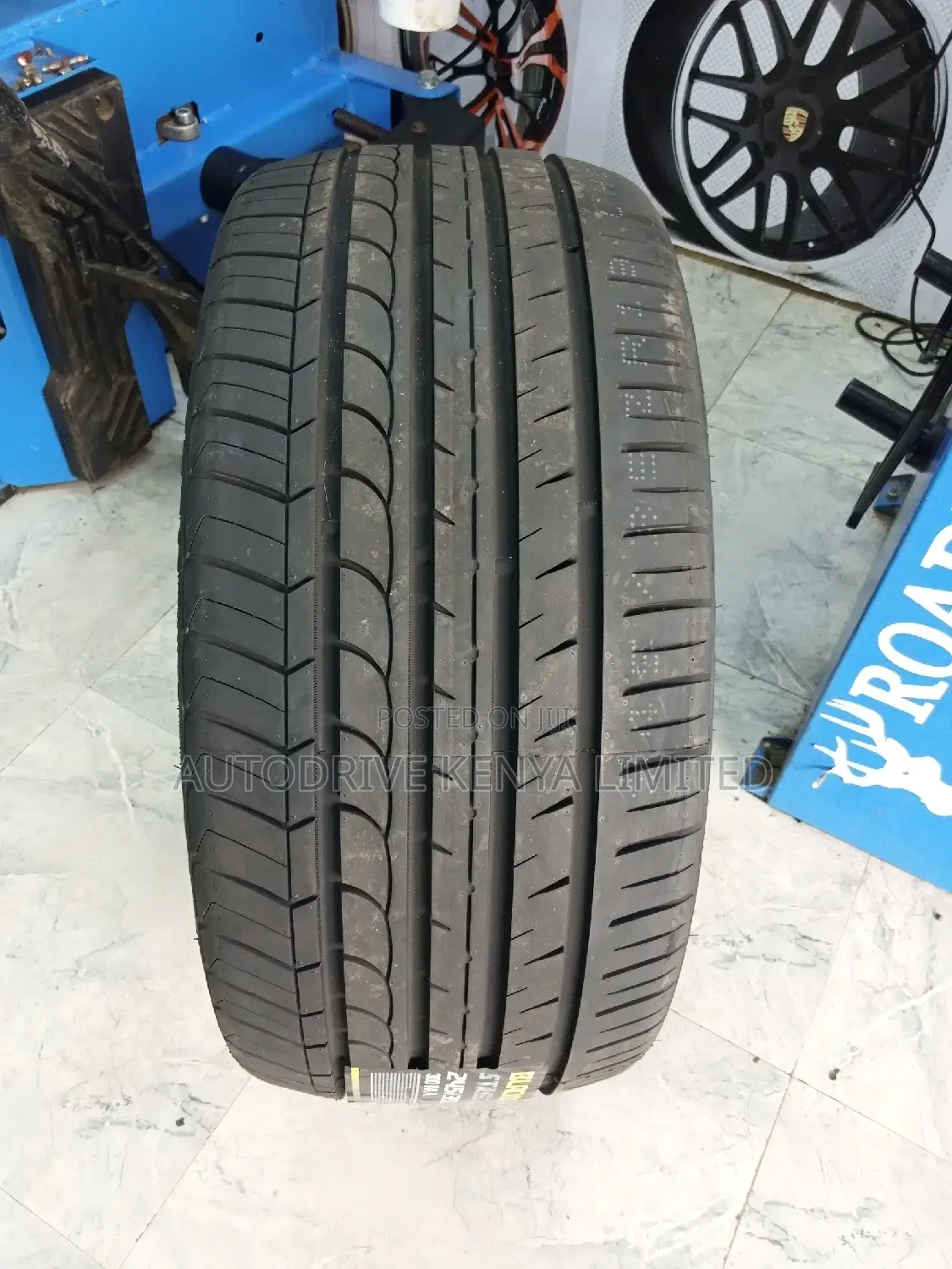 245/35r19 Blackhawk Tyre