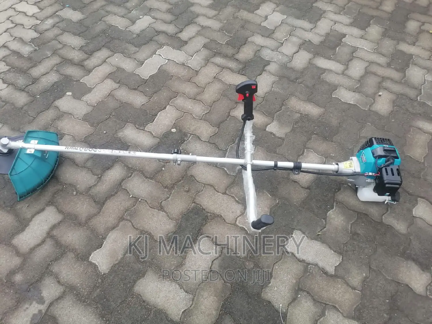 BRUSHCUTTERS in Stock-4 Stroke Engine