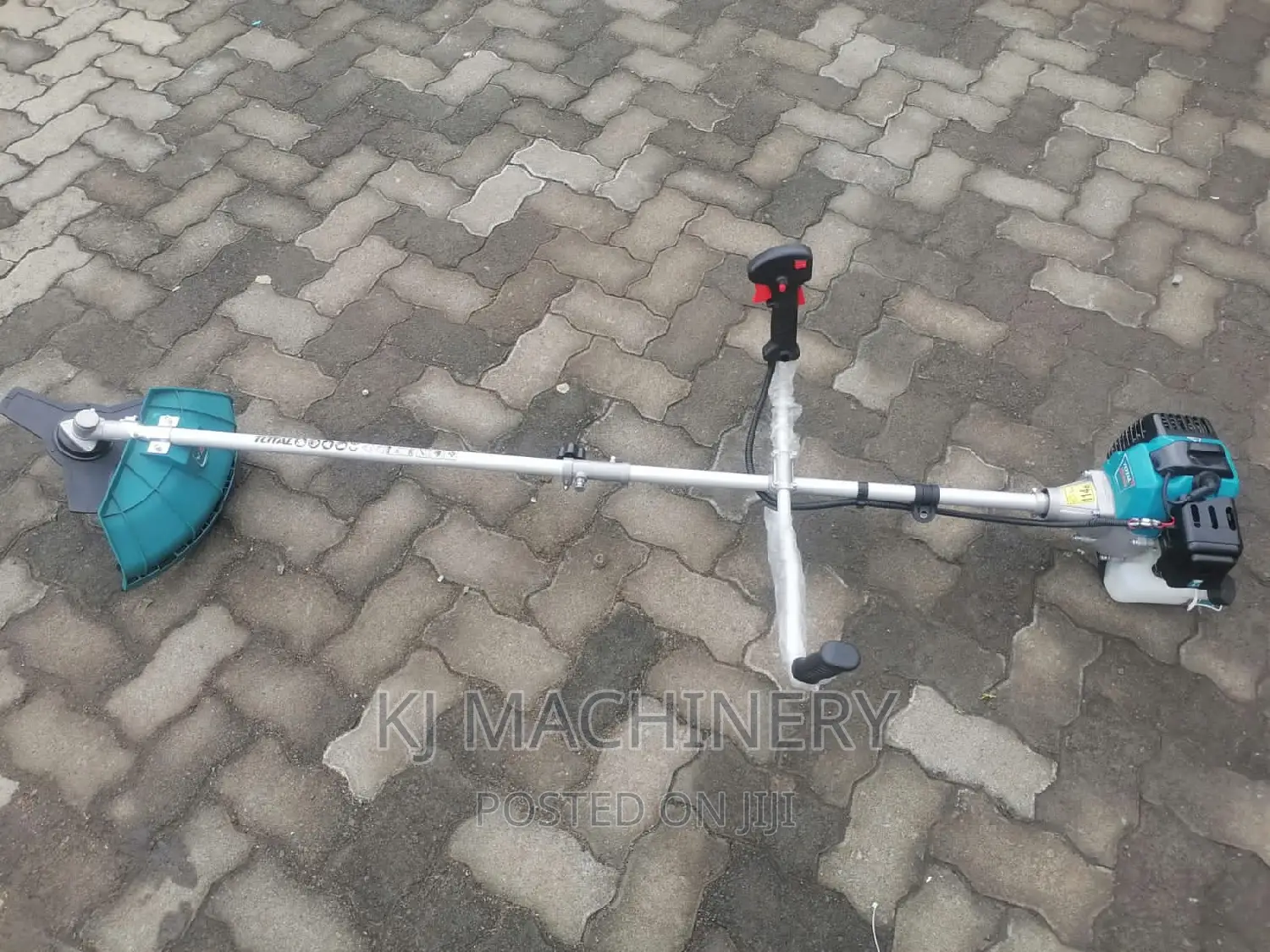 BRUSHCUTTERS in Stock-4 Stroke Engine