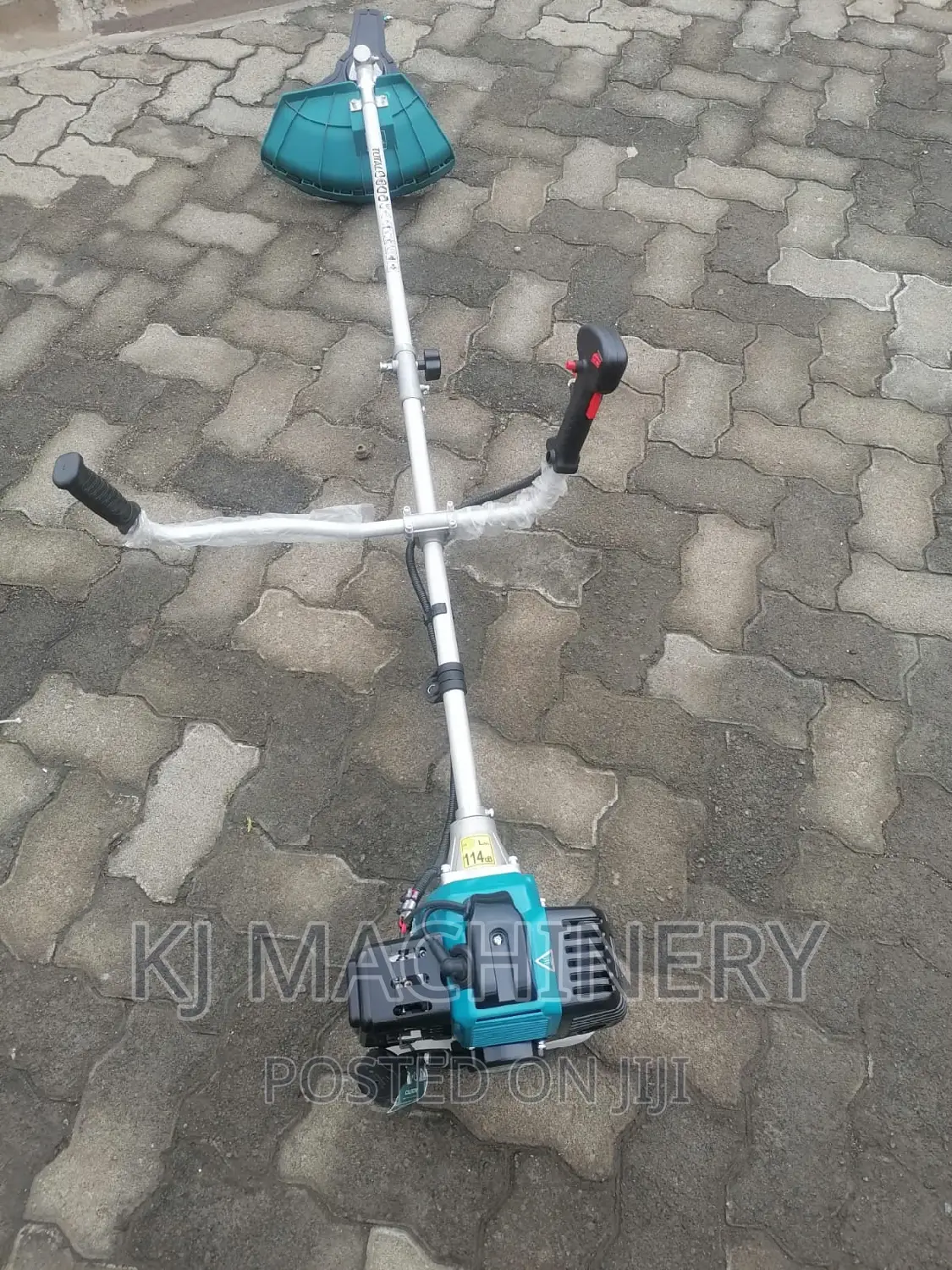 BRUSHCUTTERS in Stock-4 Stroke Engine