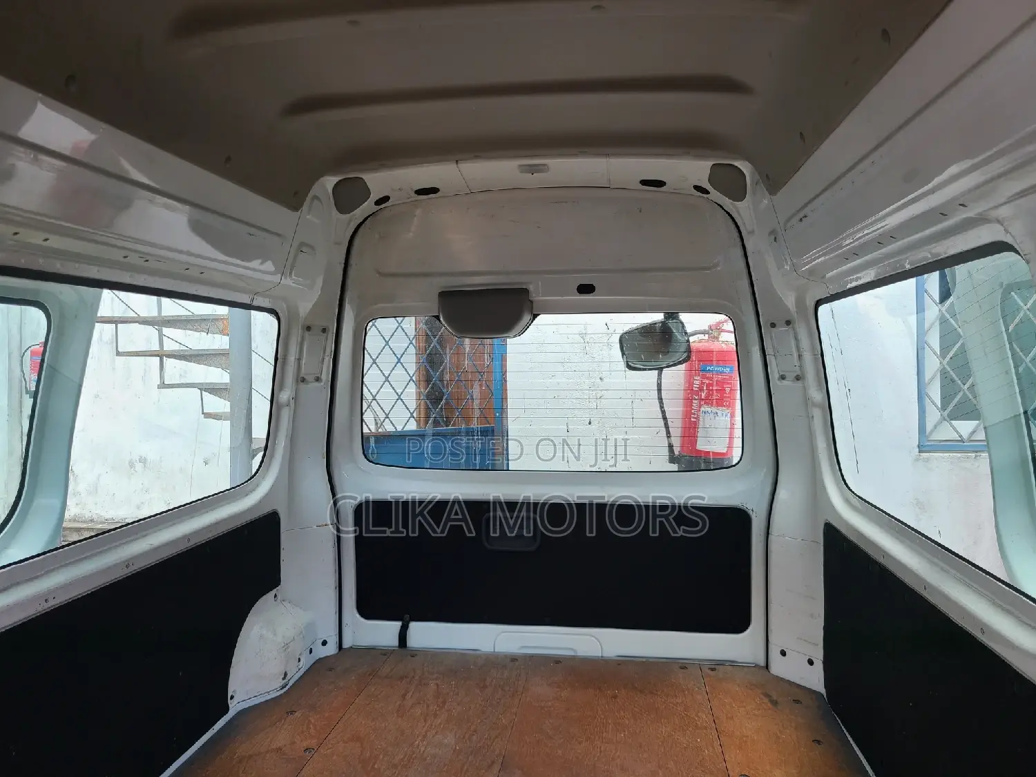 Nissan Caravan (Urvan) 2016 White