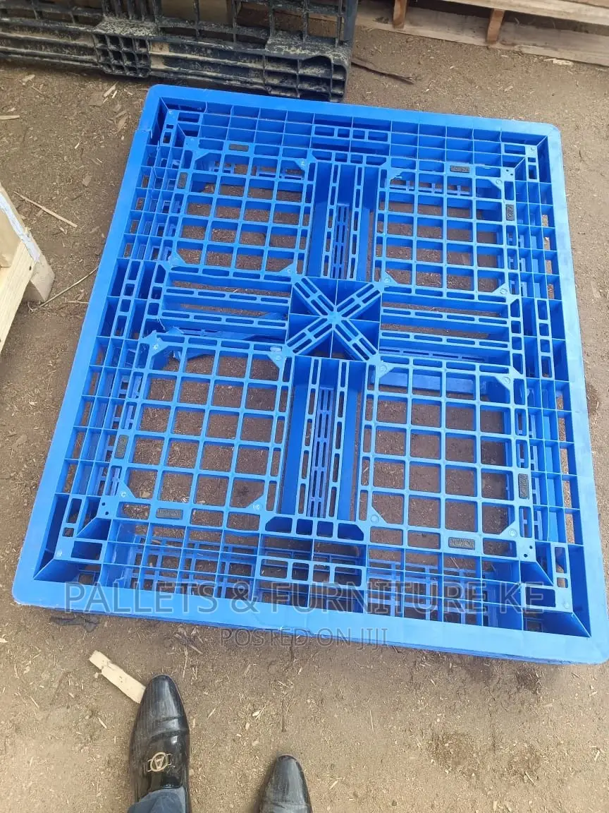 Robust/Heavy Duty Plastic Pallet 0123