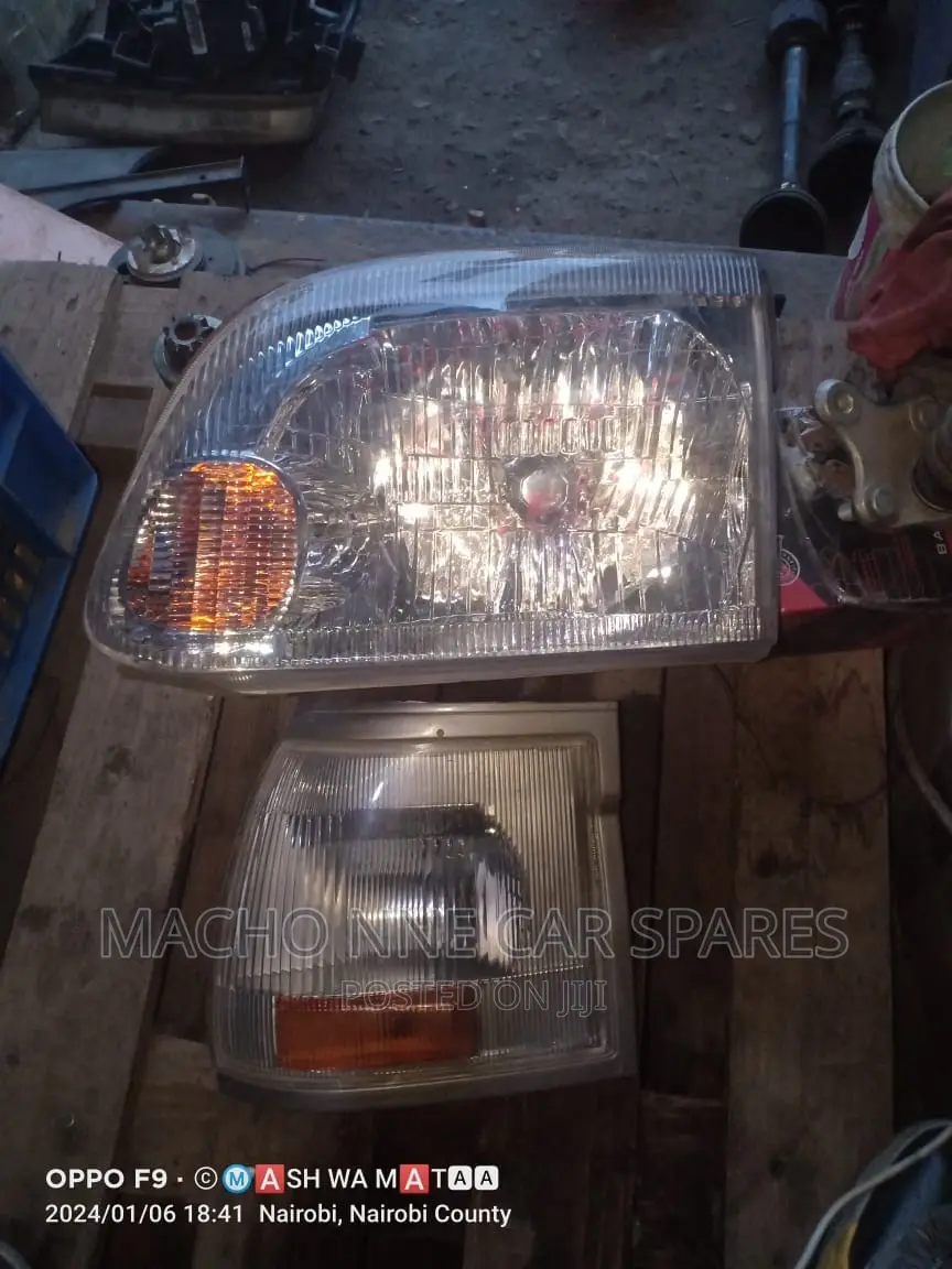 Toyota Hiace Dolphin Headlight (Without Corner Light)