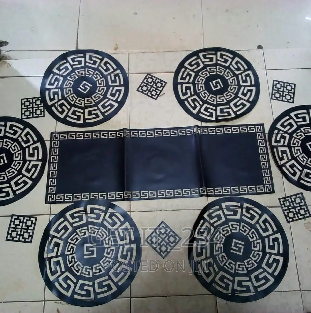 13pcs Versace Table Set 
✅6 Table Mats 
✅6 Coasters