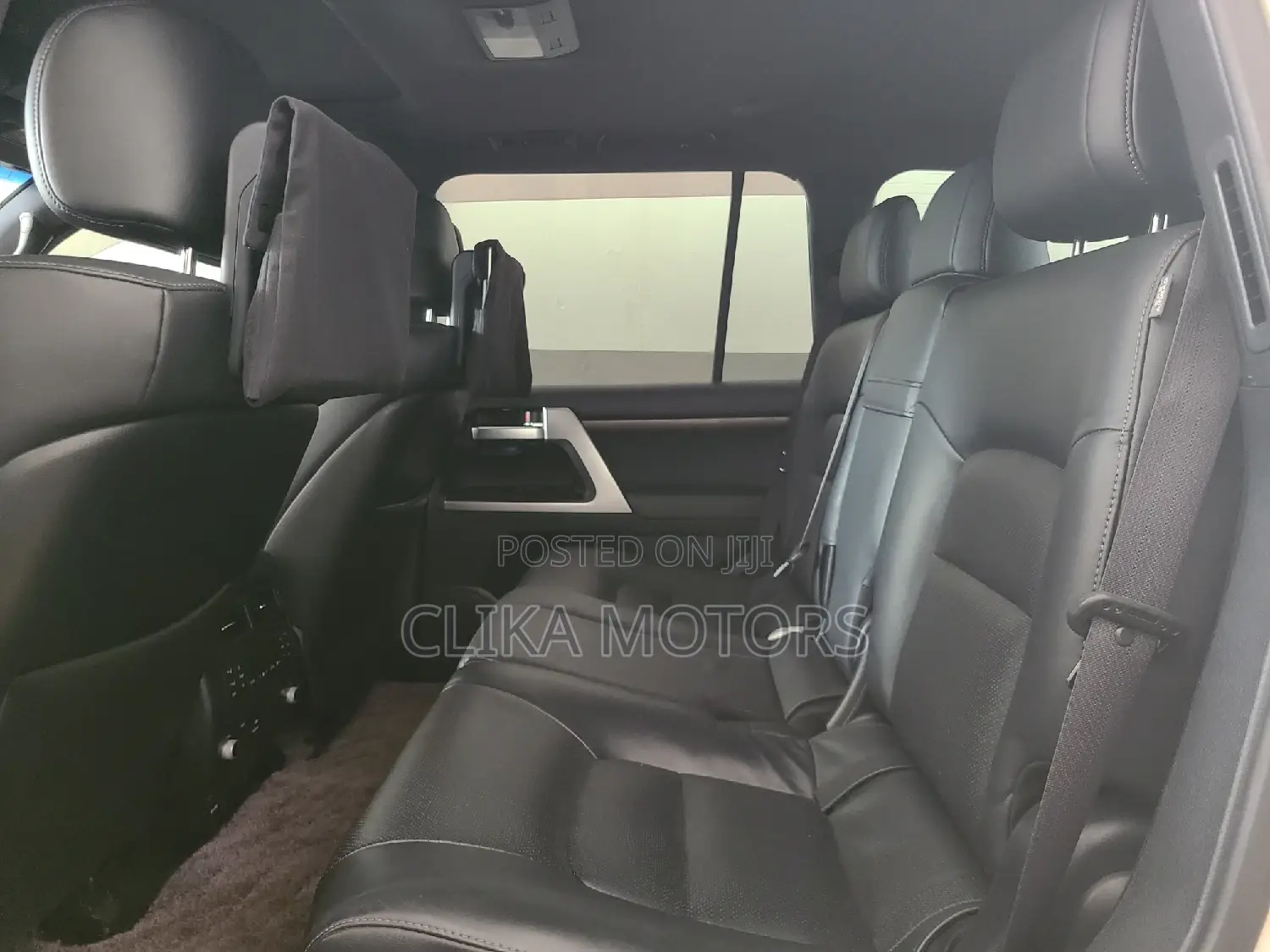 Toyota Land Cruiser 4.6 V8 AX 2016 Pearl