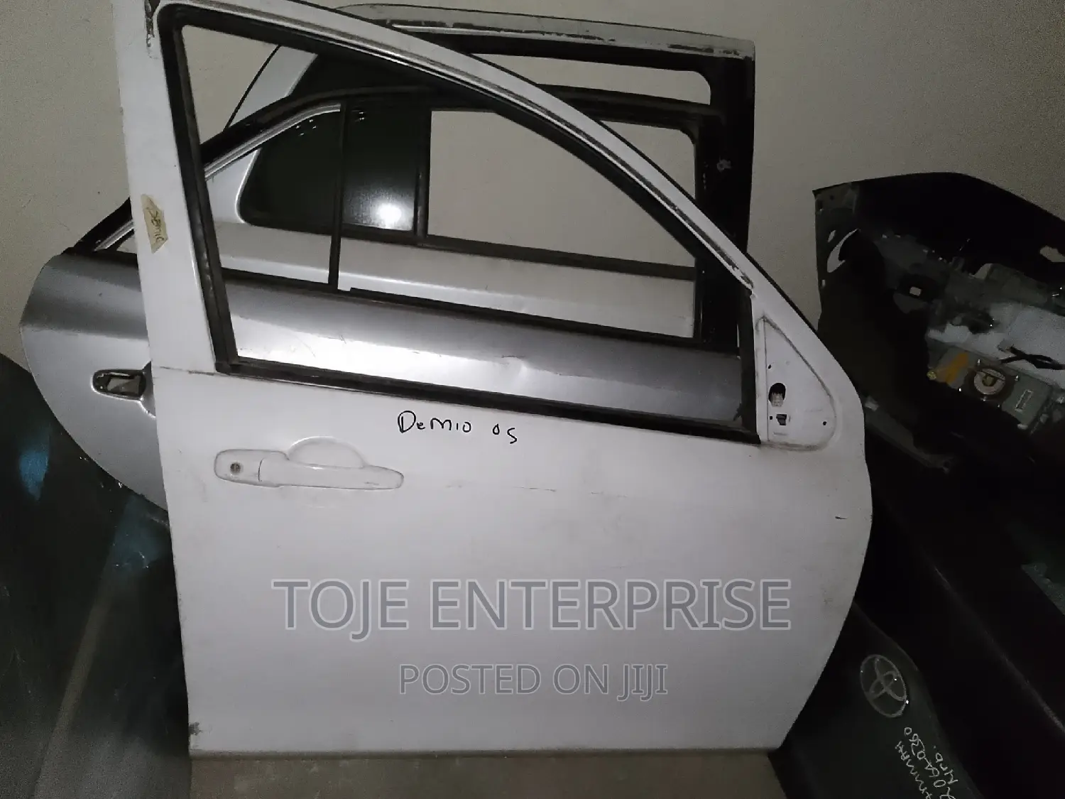 Demio 2005 Door
