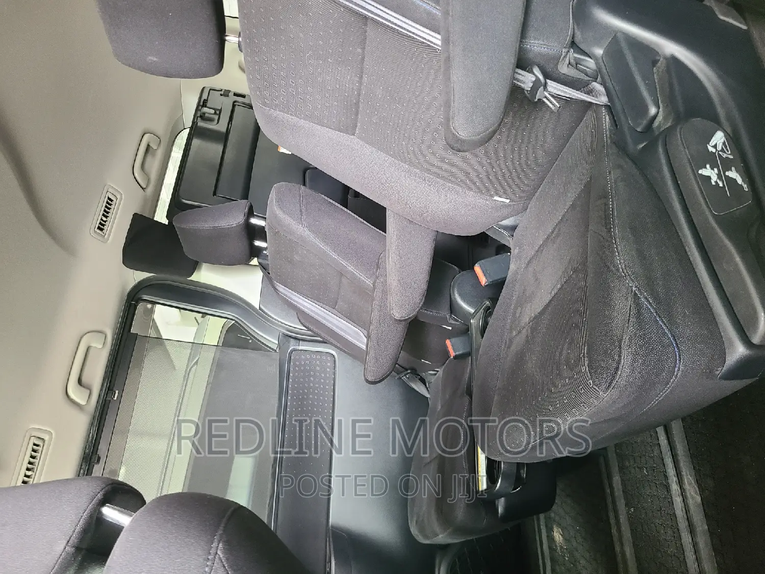 Toyota Noah 1.8 FWD Hybrid (7 seater) 2016 Black