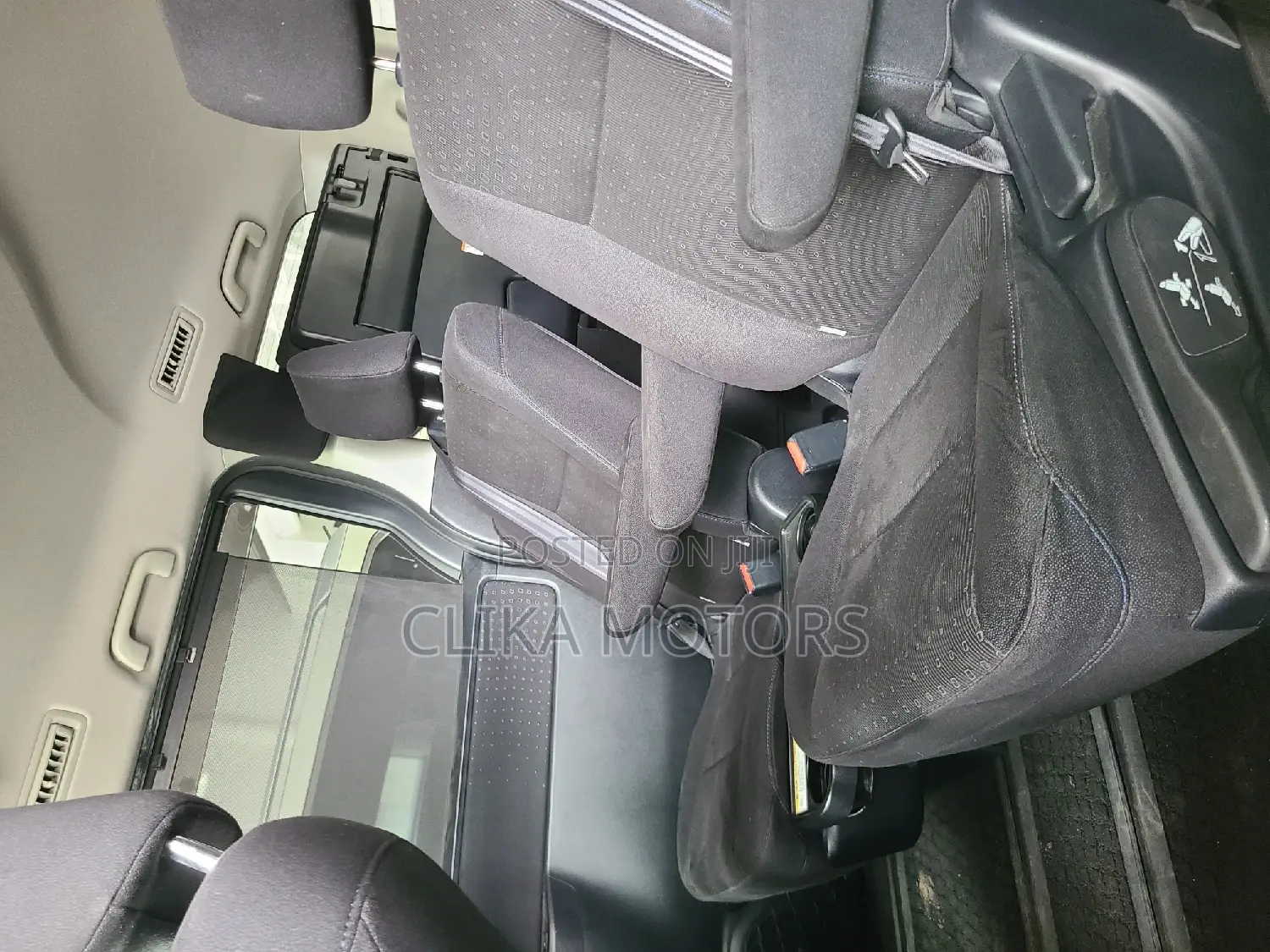 Toyota Noah 1.8 FWD Hybrid (7 seater) 2016 Black