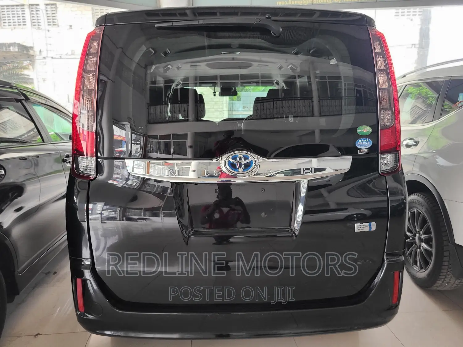 Toyota Noah 1.8 FWD Hybrid (7 seater) 2016 Black