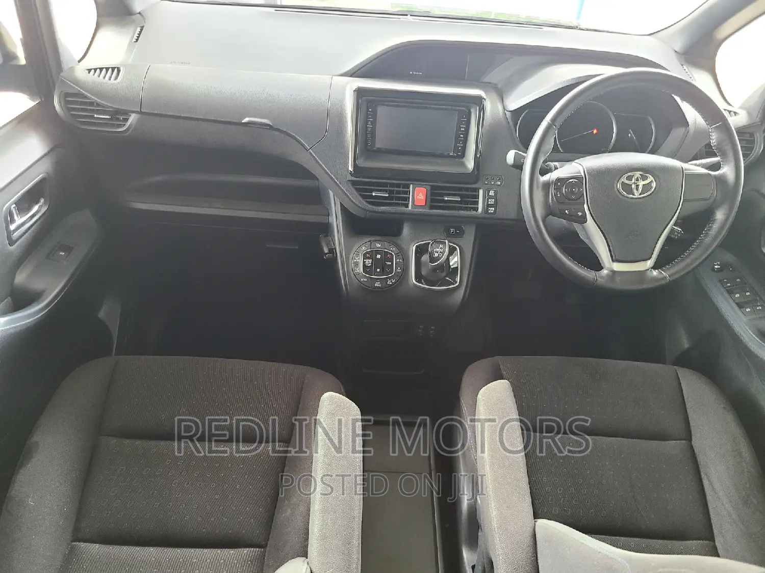 Toyota Noah 1.8 FWD Hybrid (7 seater) 2016 Black