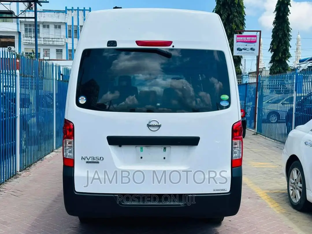 Nissan Caravan (Urvan) 2016 White