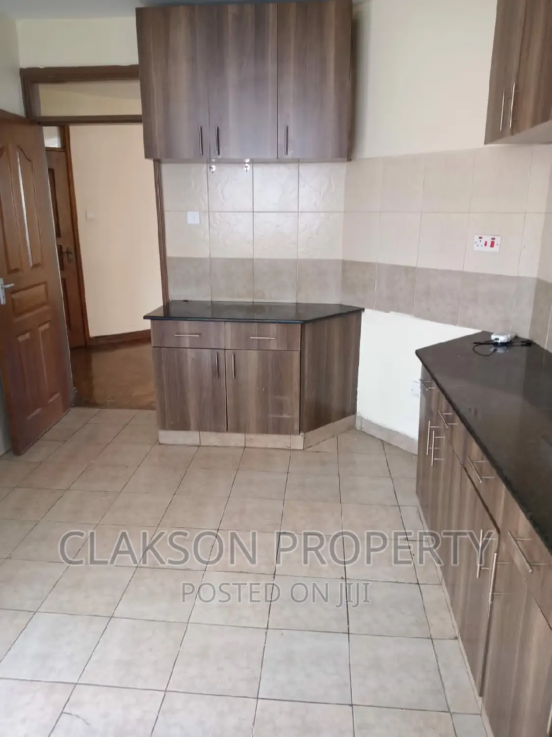 3bdrm Apartment in Naivasha Road Near, Kilimani for sale
