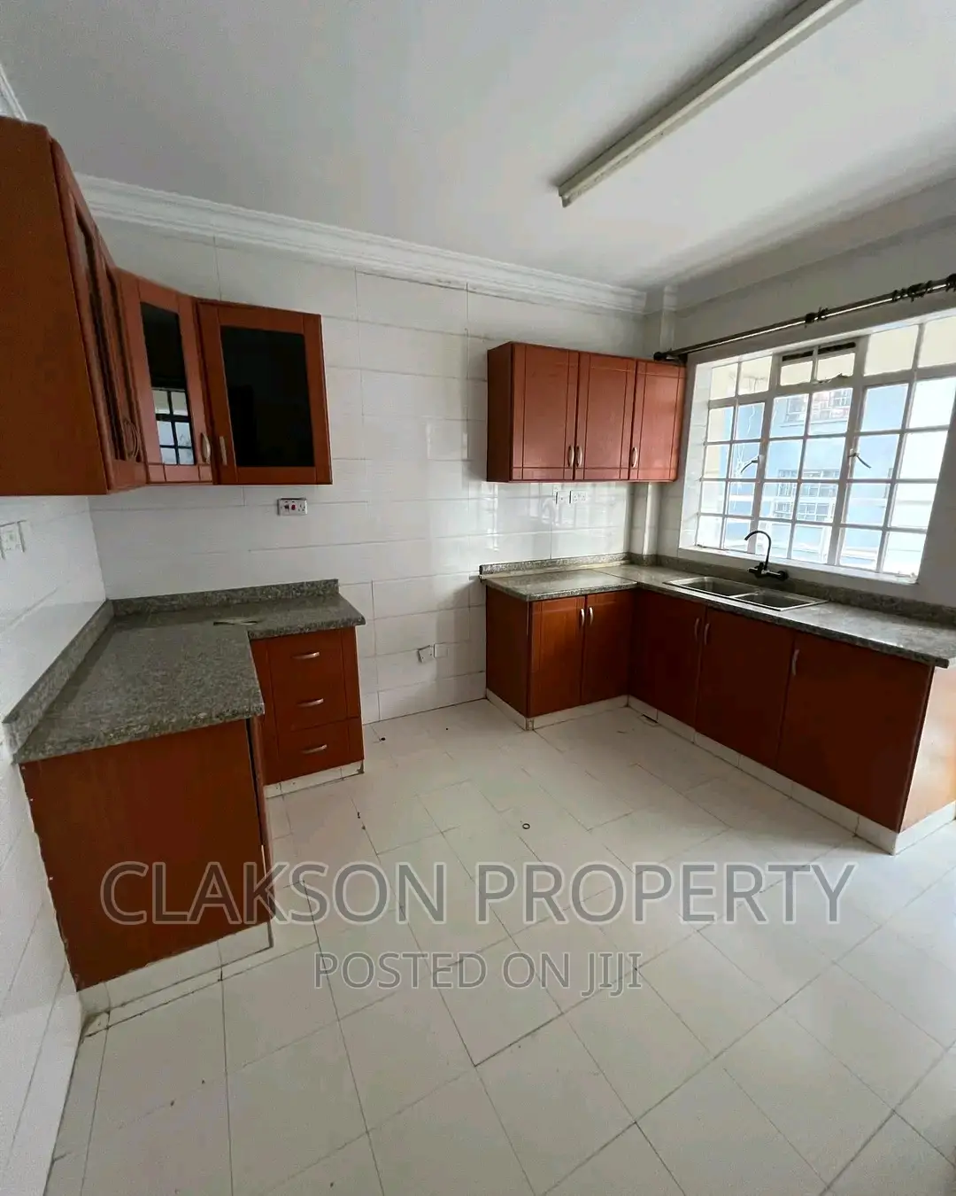 3bdrm Apartment in Lavington Atheru for sale