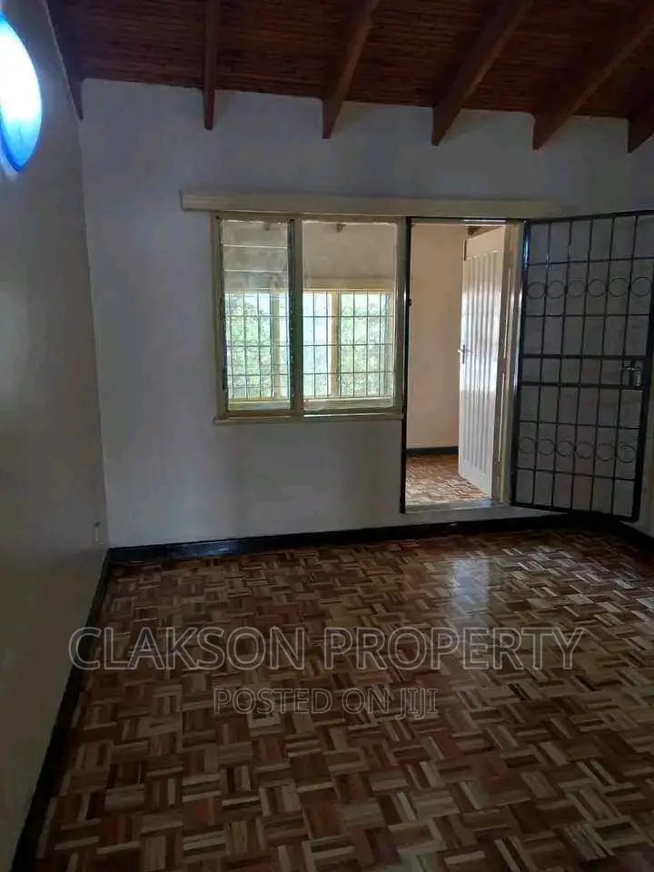 6bdrm Maisonette in Oledume Road, Lavington for rent