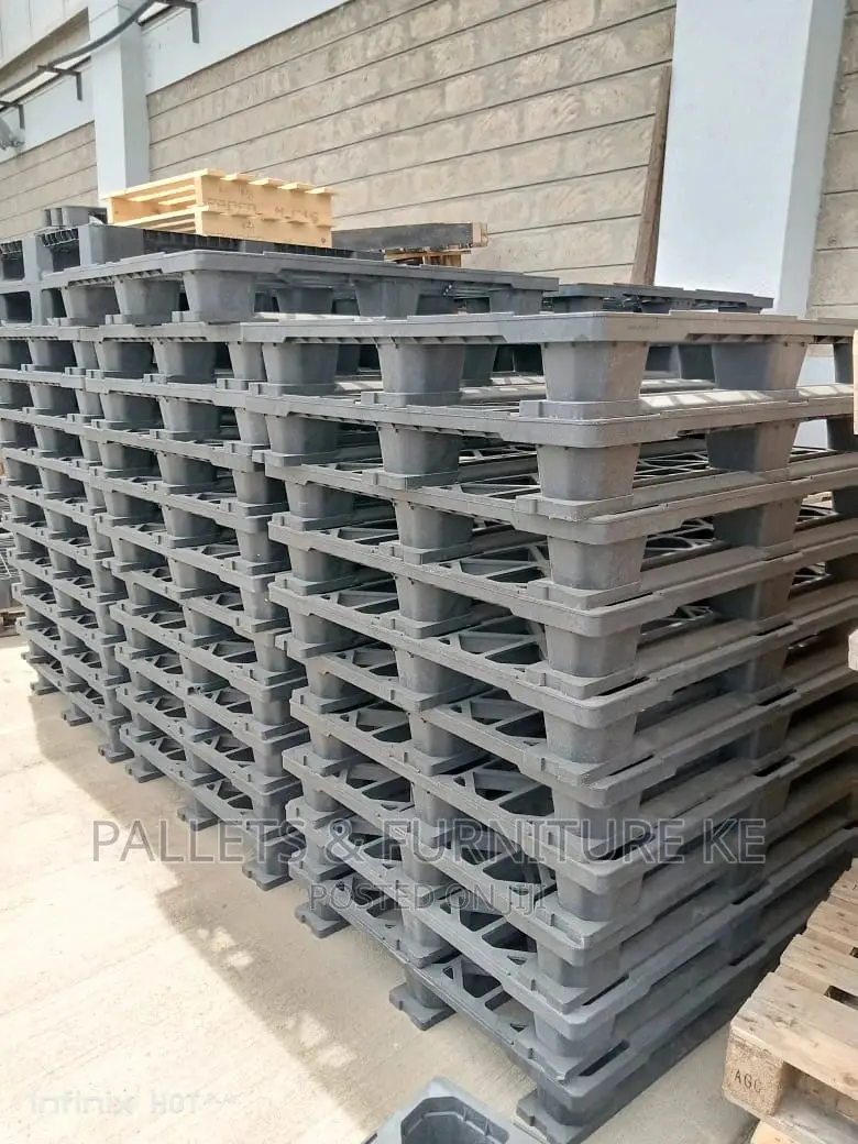 Plastic Pallets (Strong/Very Durable)089