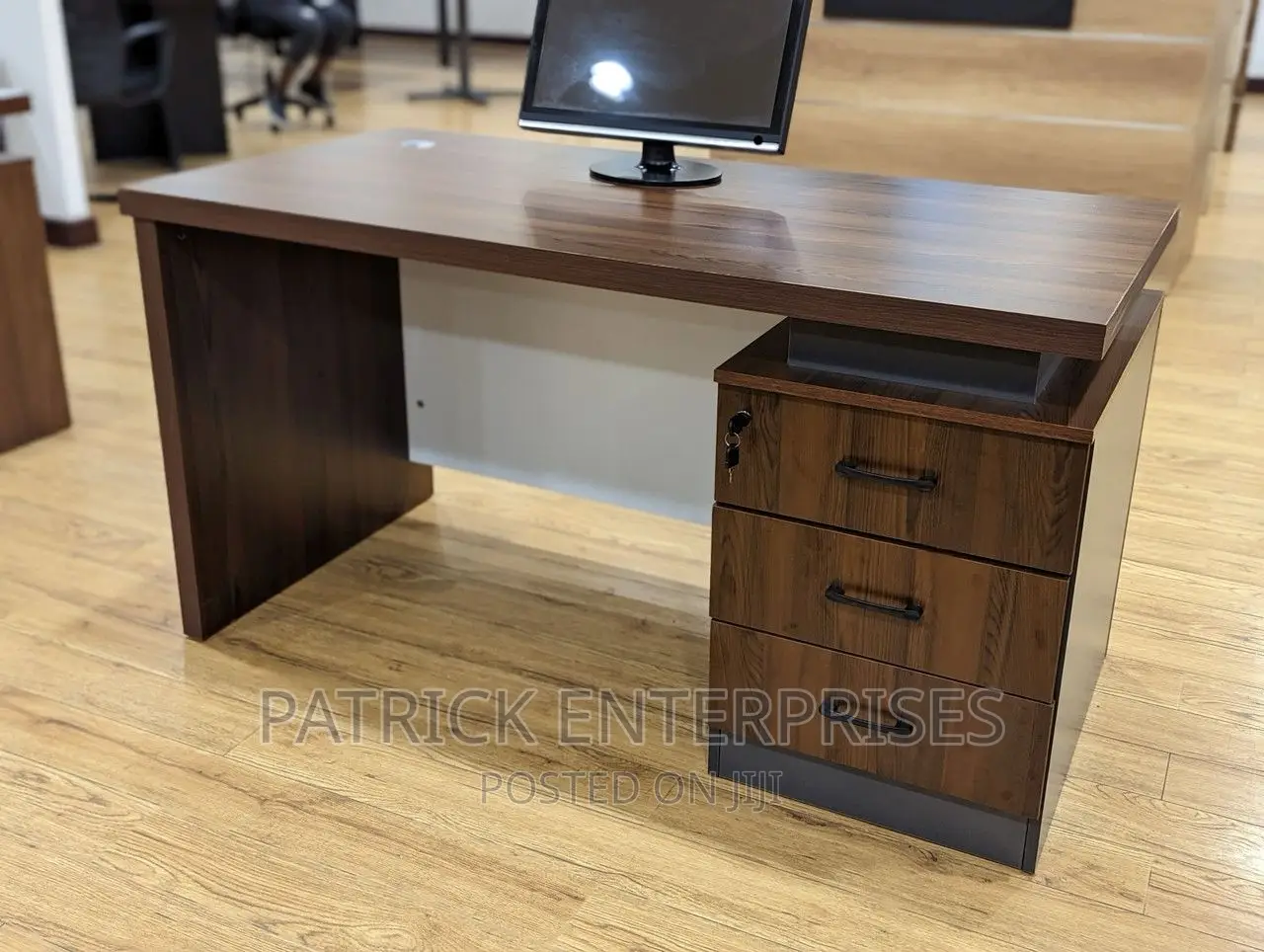 Executive Imported Morden Office Desk 1.4 MTRS