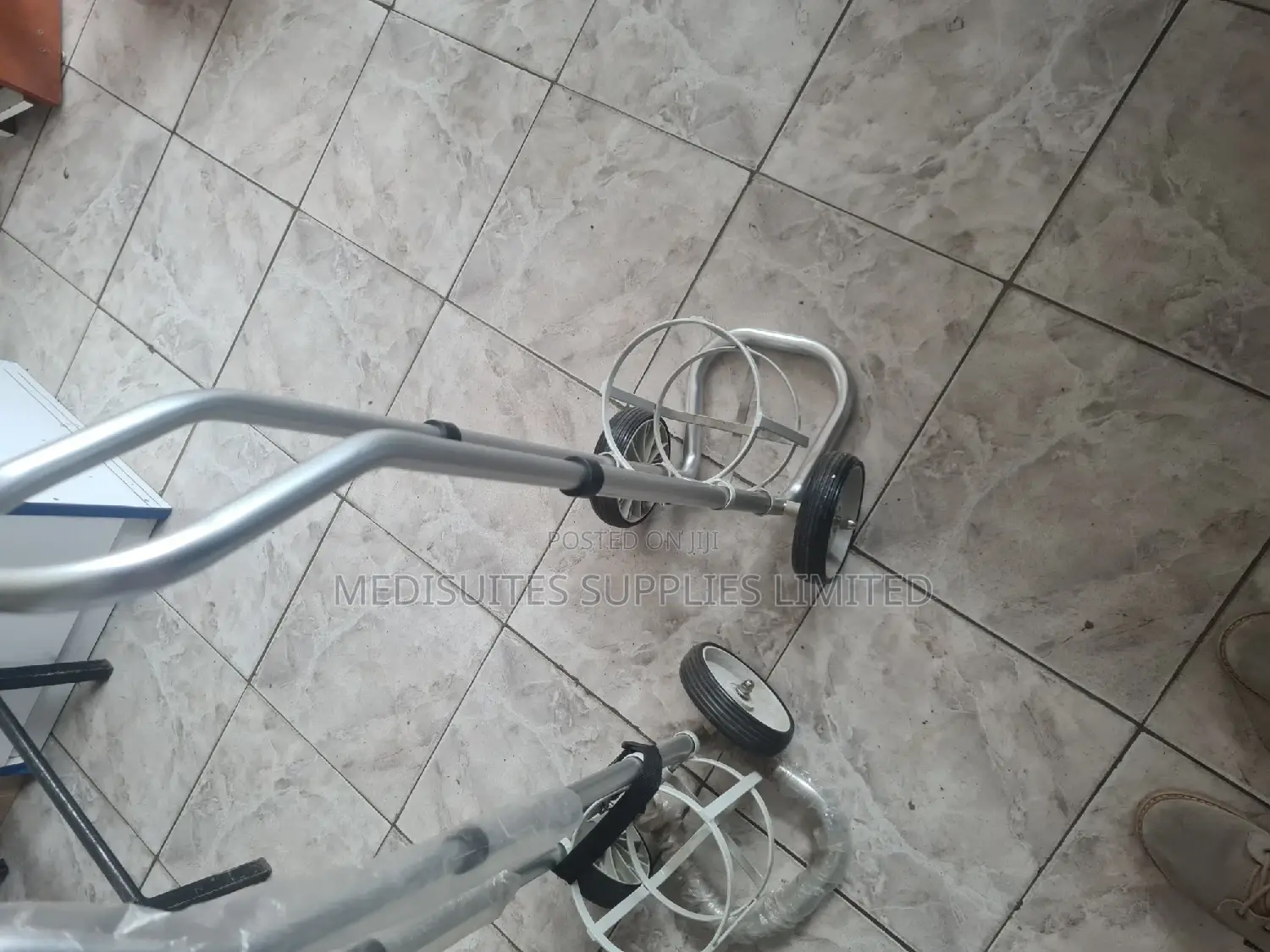 1.36 Oxygen Cylinder Trolley.