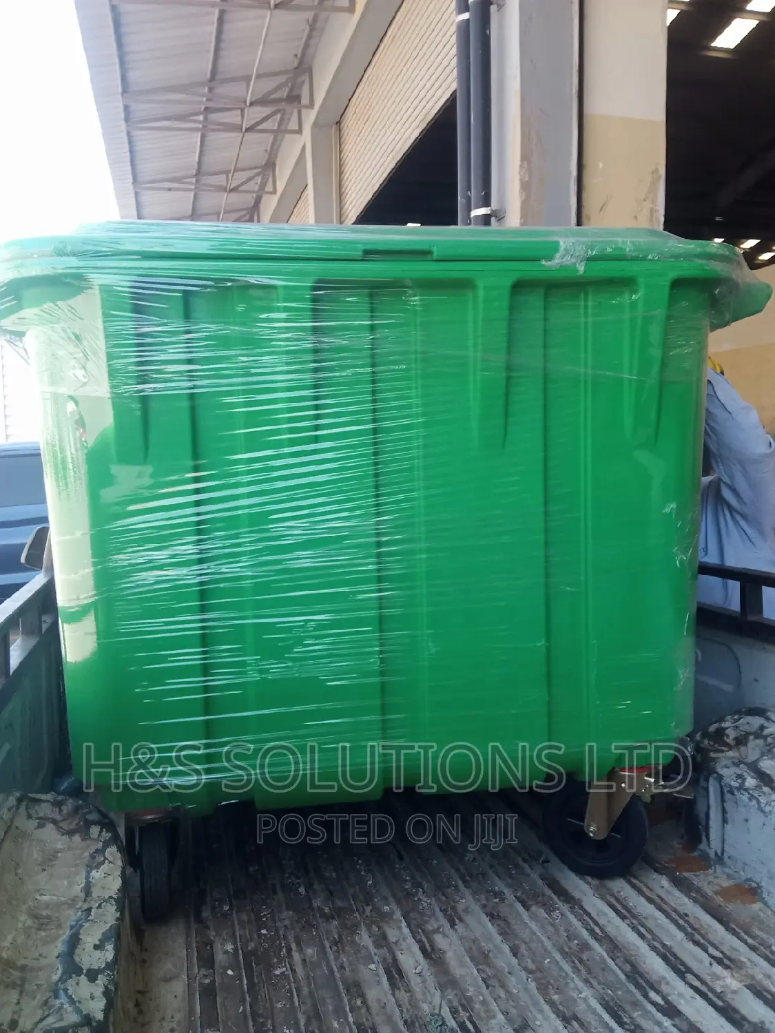 750 Litres Garbage Bin