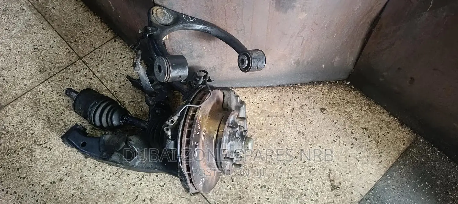 V8/Vx 100-Series, 200-Series Front Wheel Hubs Complete Arms