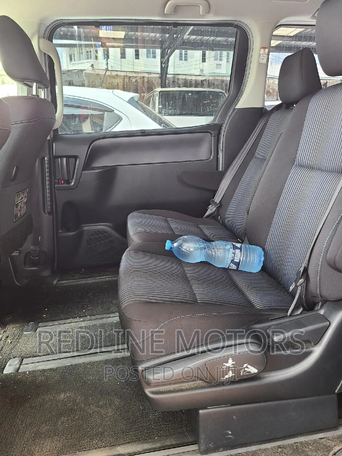 Toyota Noah 2.0 AWD (8 Seater) 2016 Blue