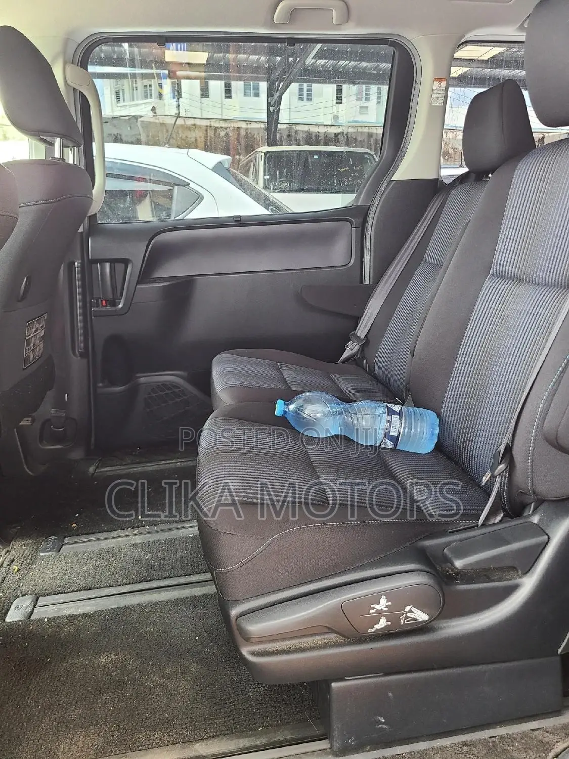 Toyota Noah 2.0 AWD (8 Seater) 2016 Blue