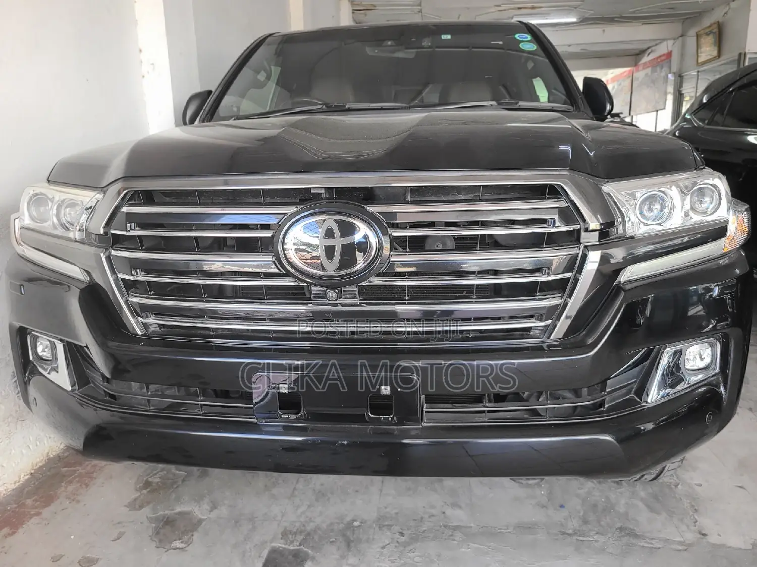Toyota Land Cruiser 4.6 V8 AX 2016 Matt Black