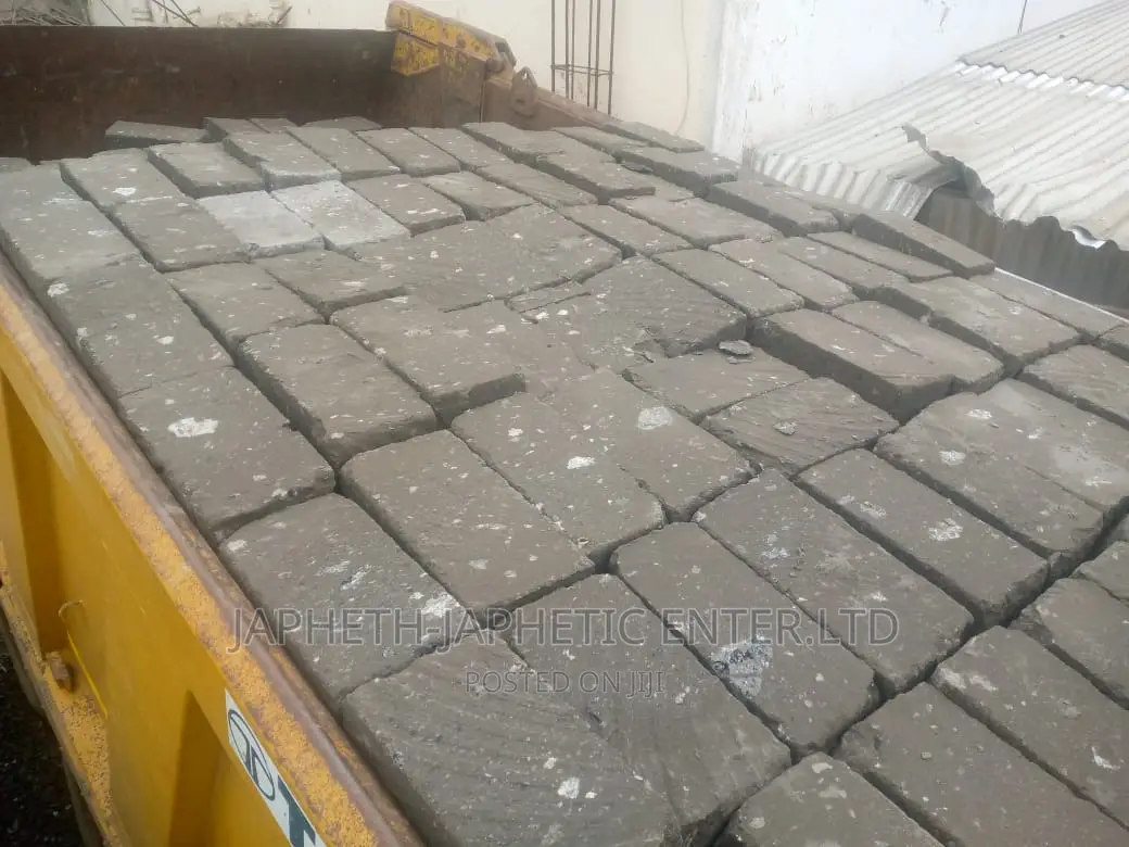 We Sell Machine Cut Stones,Ballast,Riversand Rocksand