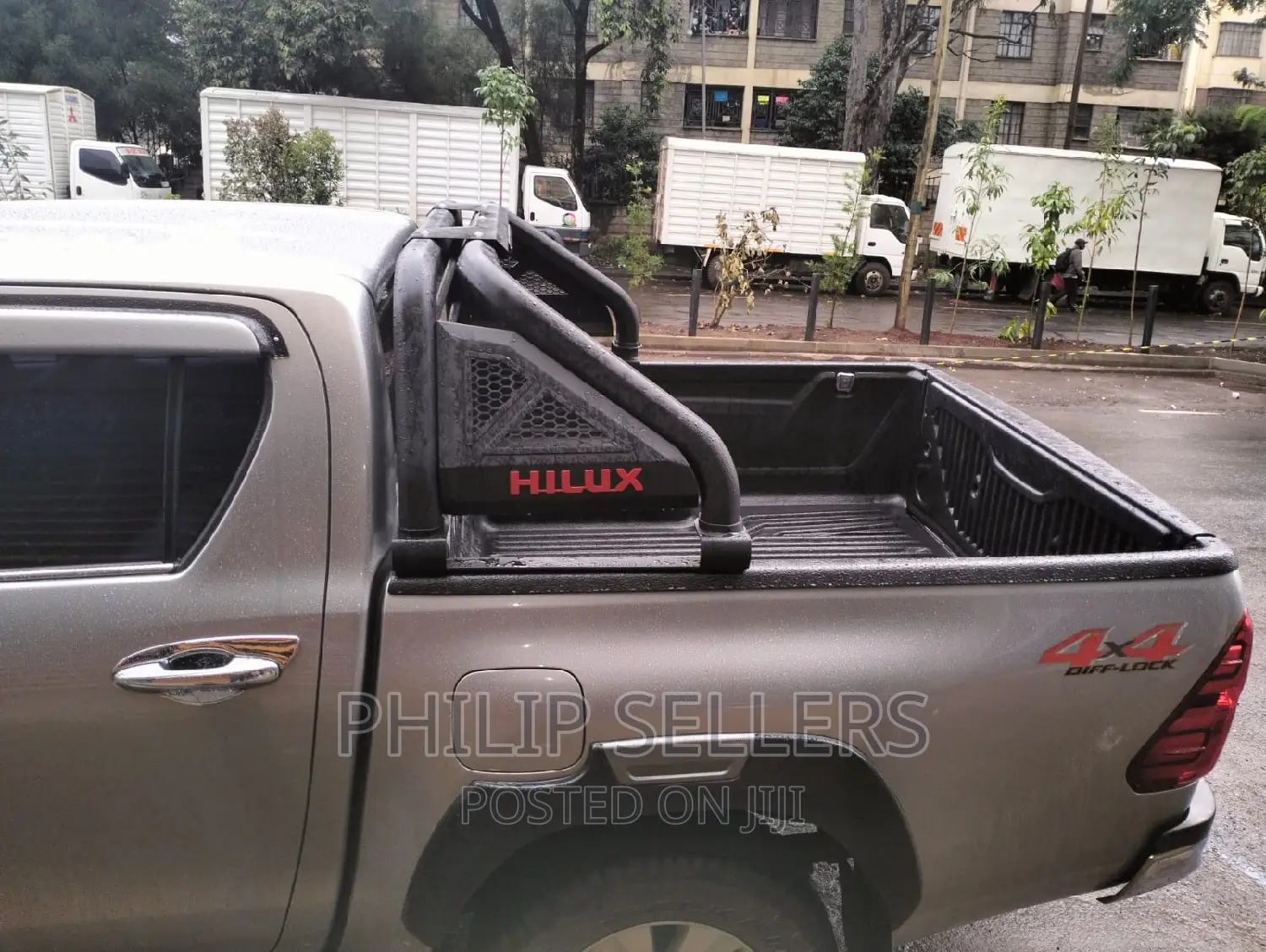 Roll Bar With Hexagonal Tube Installed on This Toyota Hilux